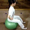 척추강화를 위한 Ball Exercise - Pelvic tilt 이미지