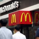 맥도날드 앞 보도 이미지