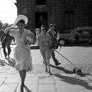 Robert Doisneau (Français, 1912-1994), Vent rue Royale, Paris, 1950 이미지