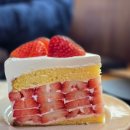 [부산] 기장 카페 딸기 케이크 맛집 라이프라이크 주말 방문 후기