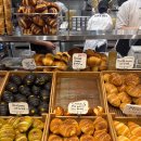 yes25 계산현대점 | [여의도 더현대 맛집] 아티스트베이커리 | 25가지 소금빵과 바게트 유명 빵집