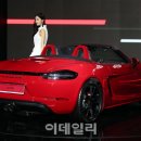 더718