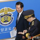 [뉴스][연합뉴스][뉴시스][뉴스핌][아시아투데이].../[국감] 감사원 자료 들어보이는 정청래 위원장(2024.10.24) 이미지