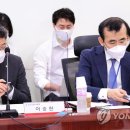 물가에앉아 이미지