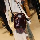 바이신산 | 빔바이롤라 25FW 컬렉션 롯데백화점 본점 매장 여자 가을 셋업 페이퍼백 가방 추천해