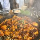 꼴까닭앤무봤나촌닭 | 10.11 광안리 홍석천이원일 줄서는 맛집 돌판 곱창 닭볶음탕 '돌닭'