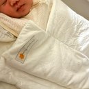 비즈버디 | 신생아 육아필수템 잠 못 자는 아기 숙면을 돕는 모로반사이불 머미쿨쿨 이불 후기