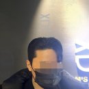 머리만지는남자