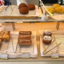 빵플러스 | [김해/생림] 애견동반 가능한 나는솔로 촬영지, 베이커리 빵 맛집 '아덴플러스' 커피 한잔 솔직후기