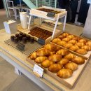 [어린이대공원역] 가성비 1500원 소금빵_애크로매틱 커피