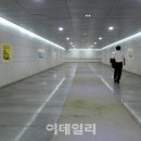독립문 문화공원 앞 보도 이미지
