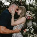 ‘세기의 커플’ 탄생…테일러 스위프트, 풋볼선수 켈시와 약혼 발표, 트럼프 축하 메시지 이미지