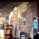 책 읽어주는 마술사 이미지