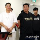 [포토] 광주기아챔피언스필드에 도착한 하주석 이미지