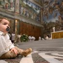 교황, 시스티나 경당서 아기 16명에 유아세례 집전 이미지