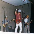 지니 생애 최초의 그룹 사운드 공연 사진(1985년) - 스쿨 밴드 유토피아2기 이미지
