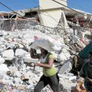 "10만명 사망"… 통곡의 아이티 대통령도 종적 감춰 '행정 붕괴' 이미지