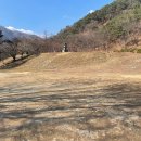 계곡을 따라 들어가면