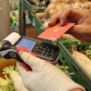 (18) " 25만원 공짜로 쓸 땐 좋았지?”…소비쿠폰 효과 ‘한 달 만에’ 떨어졌다 이미지