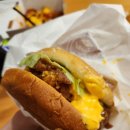 맘스터치 에드워드 리 싸이버거와 핫치즈빅싸이순살 배달 후기