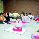 대만 명혜학교 꼬마제자 : 수련하는 사람은 제일 행복하다(사진) 이미지