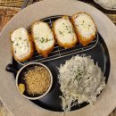 미소짓는 돈까s집 이미지