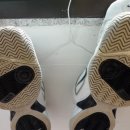 깨끗한 운동화 이미지