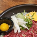 육회한 통닭 이미지