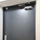 구미세제 | 구미 현관문틀 복원 후기｜벗겨진 문틀 깔끔하게 복원한 작업 사례