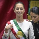 Claudia Sheinbaum sworn in as Mexico's first female president 이미지