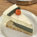 저동고 후문 | 인생 디저트 맛집! 커피는 밤리단길점 정발산카페 (아이스크림 크로플, 단호박 쑥 갸또 쇼콜라)