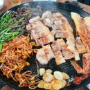 행복한 솥뚜껑 김치삼겹살 이미지