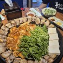 무쇠김치삼겹 - 부산진구 중앙대로680번가길 33 | 무쇠김치삼겹
