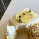 6991 | 강남역 디저트 카페 “어퍼앤언더” 재방문 후기 | 호박떡 인절미 파이, 쏠티카라멜 라떼