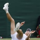 It's Sharap-over and out in SW19: Maria's gone as slippery Wimbledon takes its toll on the stars 이미지