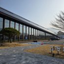 다목적강좌실 | 고창 황윤석도서관 유현준 건축가가 설계한 종묘 닮은 도서관