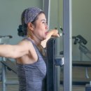 바벨과 사람 헬스클럽 이미지