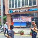 건물 앞 삼거리 이미지