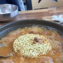 병장부대찌개와 찬 이미지