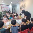 꿈꾸는 꼬마 예술가 이미지