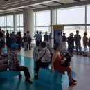 최악 폭염에 = 인천 공항 몰려드는 노인들 = 이용객들과,·공항 운영진들 - '난감' ~ 이미지