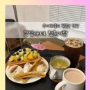 삼포마을 | 진해대형카페 벚꽃명소 청춘어람 후기 삼포마을 밤바다 감성 속 수제와플 한입의 행복