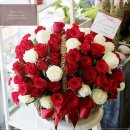 [특별한300일선물] 일산 웨스턴돔 근처에 있는 장미100송이 잘하는 꽃집 티파니플라워 이미지