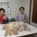 이순식님 후원물품(호밀빵) 경로당 전달 이미지