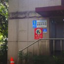 농구장 옆 횡단보도 이미지