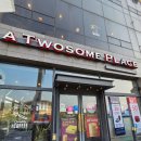 투썸플레이스시흥물왕점 | 물왕저수지 조용한 대형 카페 투썸플레이스 시흥물왕점 후기