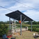 덕이상사 태양광발전소 | 🌞 강릉 주택 태양광 설치 현장 — 옆 밭과 어우러진 따뜻한 풍경