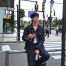 The look of someone who makes the world stop around them. 이미지