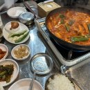 돼지랑찌개랑 - 미추홀구 용정공원로83번길 49 | 돼지랑찌개랑