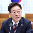 李대통령 “4년중임 또는 4년연임 개헌…2022년 공약과 변함없어” 이미지